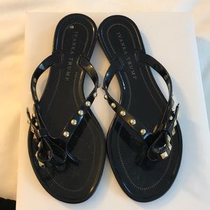 Ivanka Trump flip flop size 7